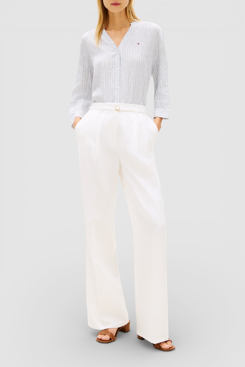 תמונת כל הלוק של חולצה מכופתרת פסים